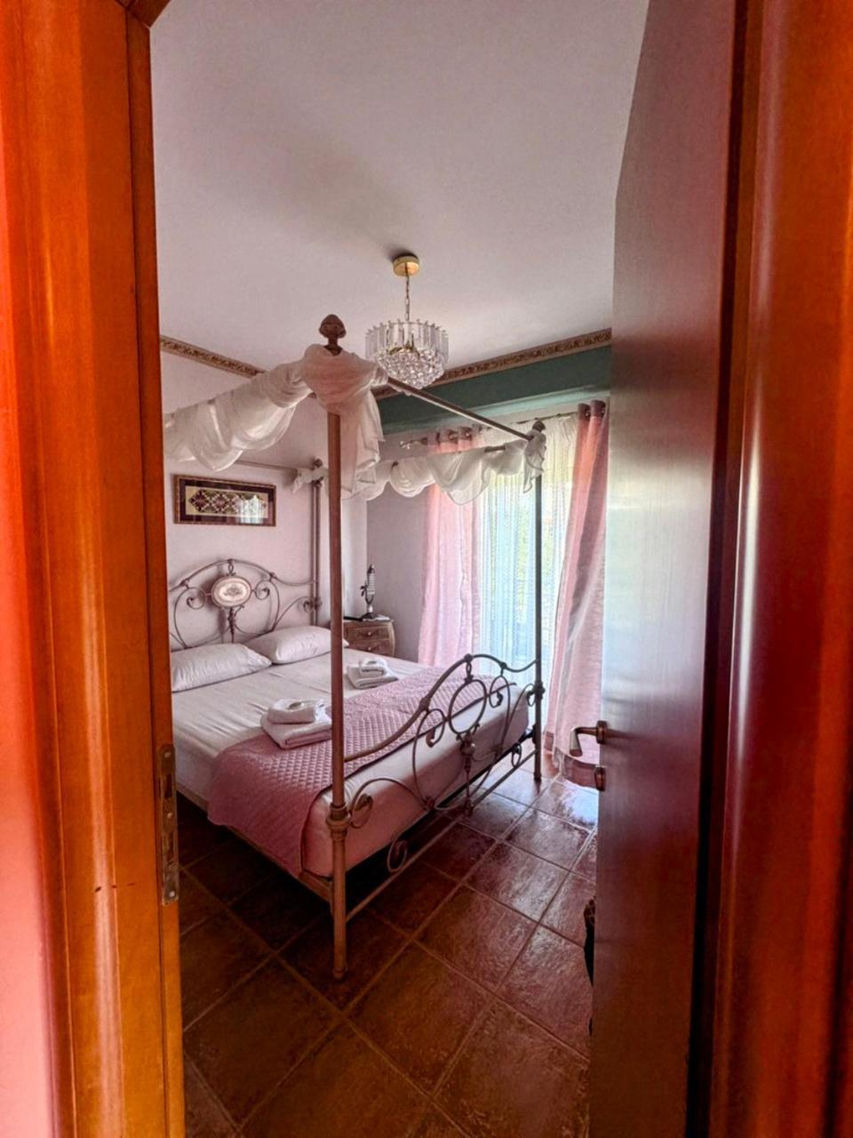 Kalendes Villa *